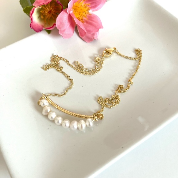 Elegant Pearl Necklace - Picture 2 of 8